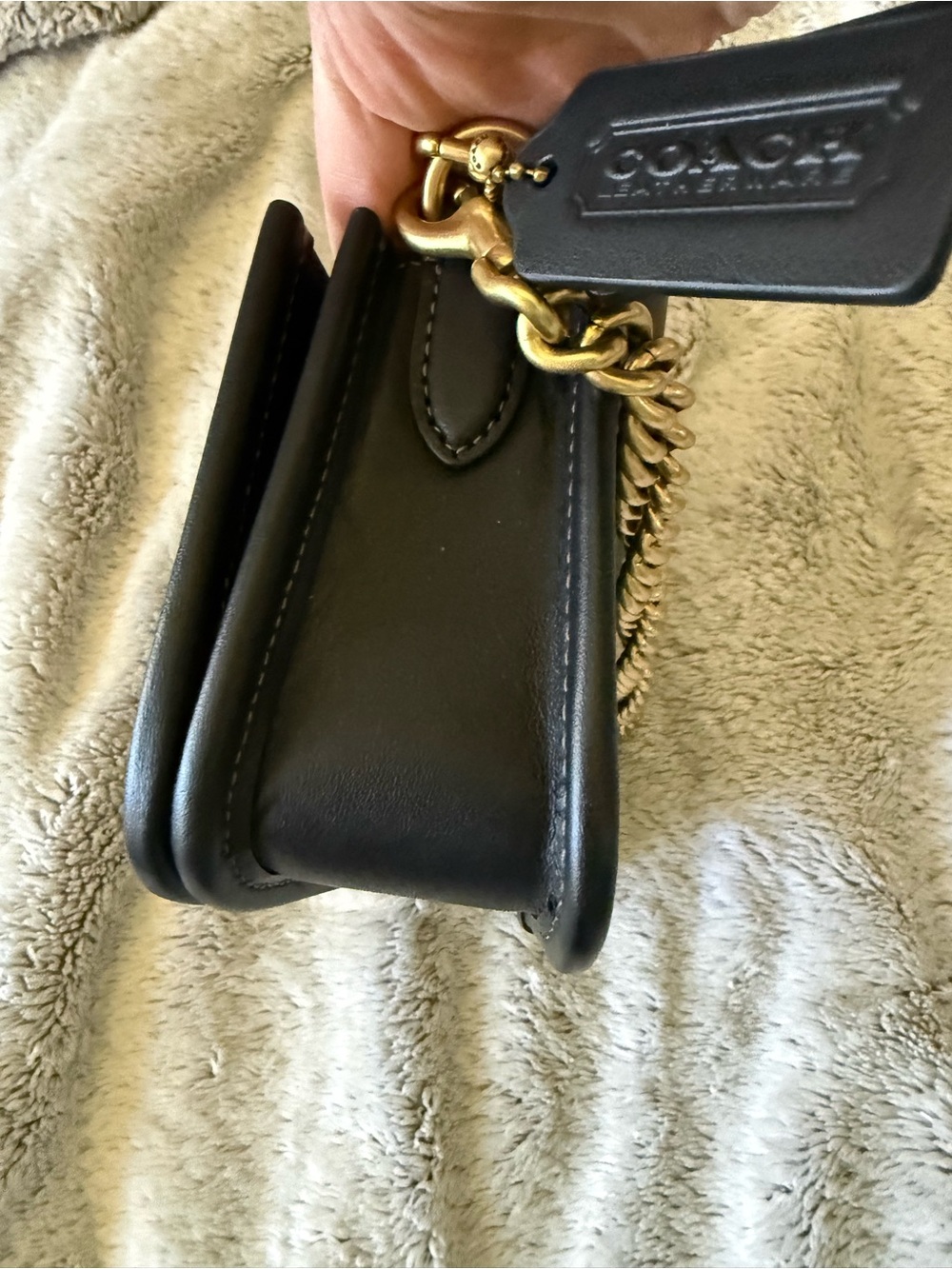 Coach Dinky bag black with gold hardware - Picture 9 of 16
